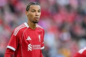 内维尔：埃基蒂克是个真正的天才，他让我想起路易斯-苏亚雷斯