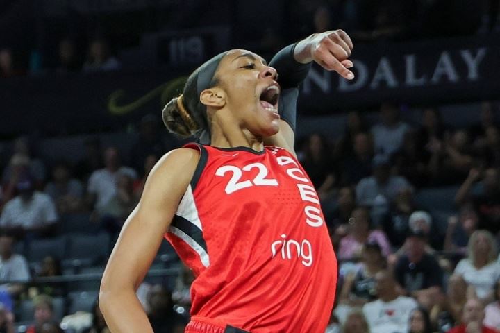 阿德巴约女友太猛了~阿贾16中11狂揽34+8率队7连胜 一数据历史第2