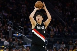 杨瀚森本场防守压力比打勇士更大 所有问题在季前赛暴露都非坏事