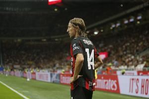 莫德里奇鼓励米兰青年队球员：相信自己，努力训练，享受每一天