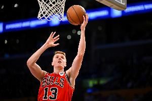 就你最铁了！许尔特三分9中2仅拿8分 另有2板5助