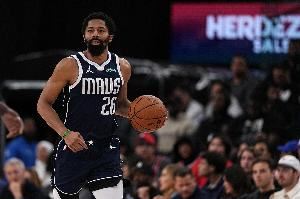 媒体人谈丁威迪被黄蜂裁掉：球员正值当打之年 或者考虑一下CBA？