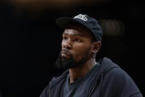 杜兰特降薪但火箭&伊森没提前续约~网友：合着KD白降薪3000万了？